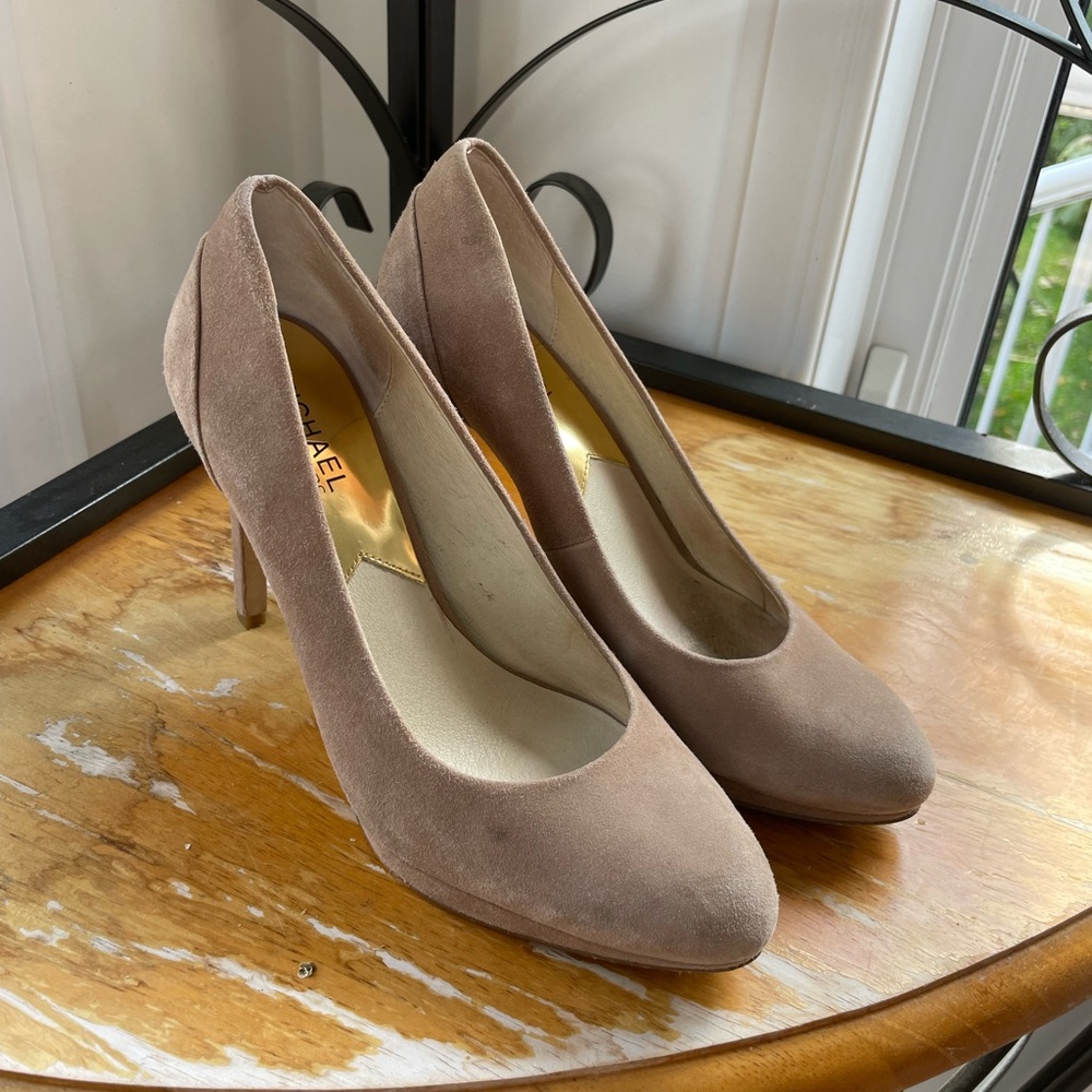 Michael Kors beige suede stiletto heels with gold detailing size 7.5
